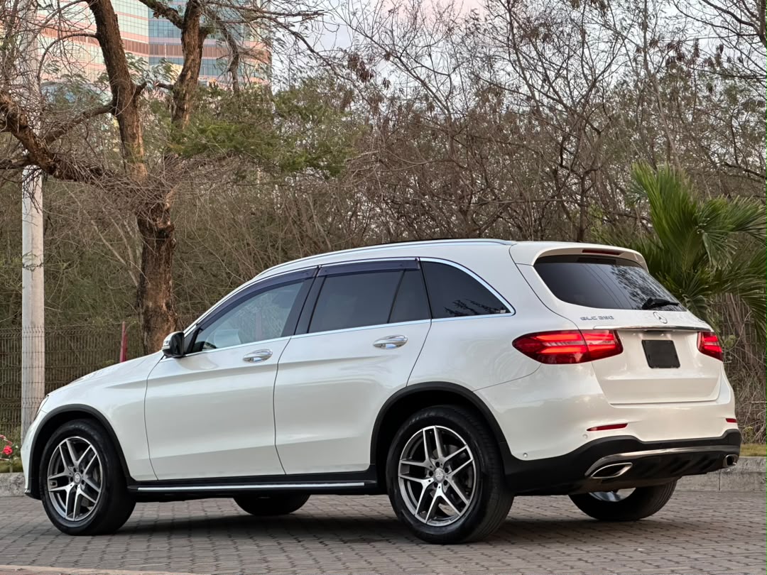 Mercedes benz thumbnail 8
